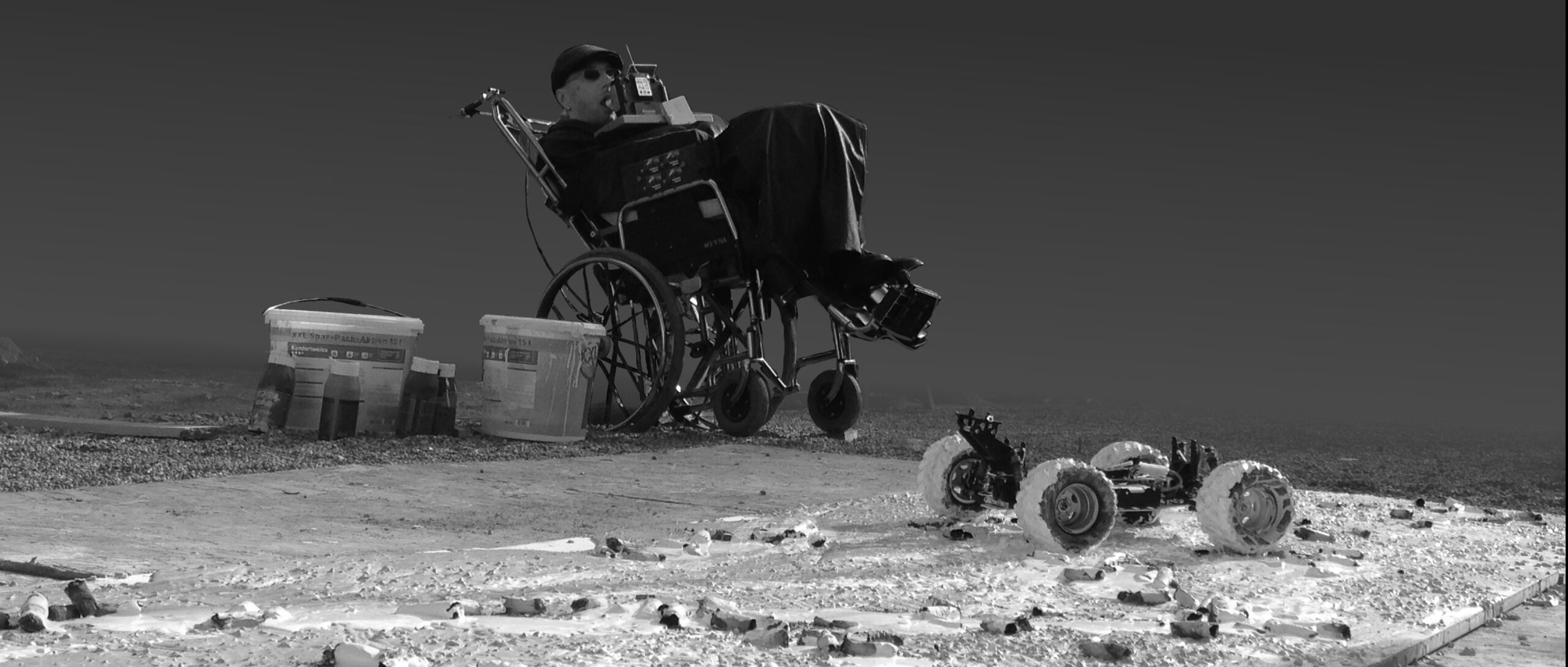 Friedrich mit Rollroboter